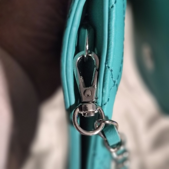 🌸SOLD🌸New Studio Badgley Mischka Quilted Teal Phone Crossbody Bag - Picture 7 of 8